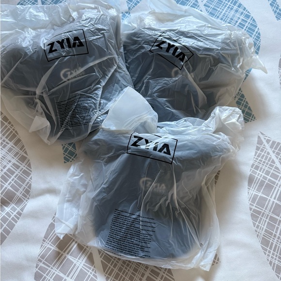 ZYIA Black Active Cap - Picture 2 of 3